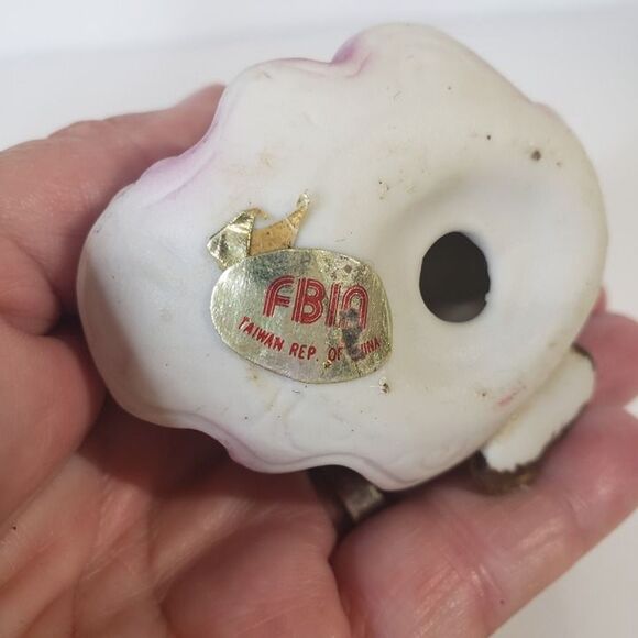 Adorable Vintage Made in Taiwan Rep of China Porcelain January Girl Figurine 4" - Picture 5 of 8